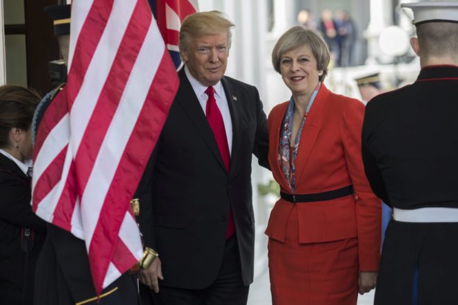 Trump no ha suspendido sus planes de visitar Reino Unido: May