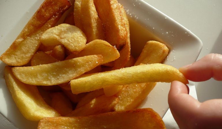 Comer papas fritas dos veces por semana aumenta el riesgo de muerte