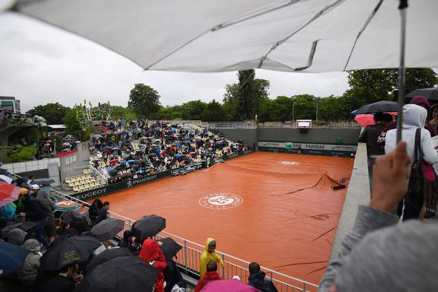 Interrumpen partidos de Roland Garros por la lluvia