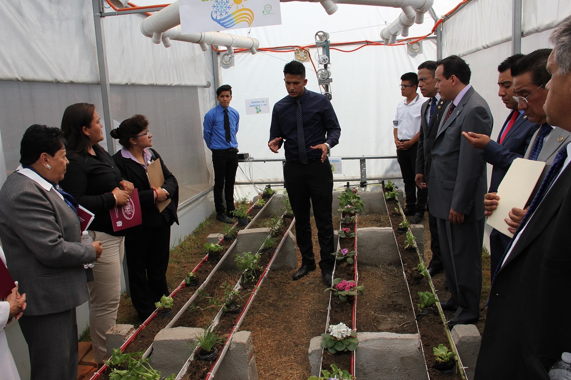 Estudiantes del IPN trabajan en automatización de invernaderos