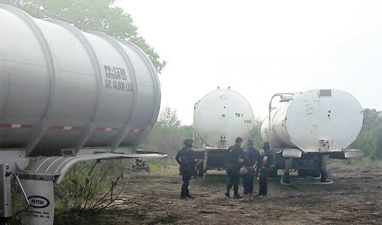 Asegura PGR 74 mil 500 litros de hidrocarburo, inmuebles y vehículos en Tabasco.