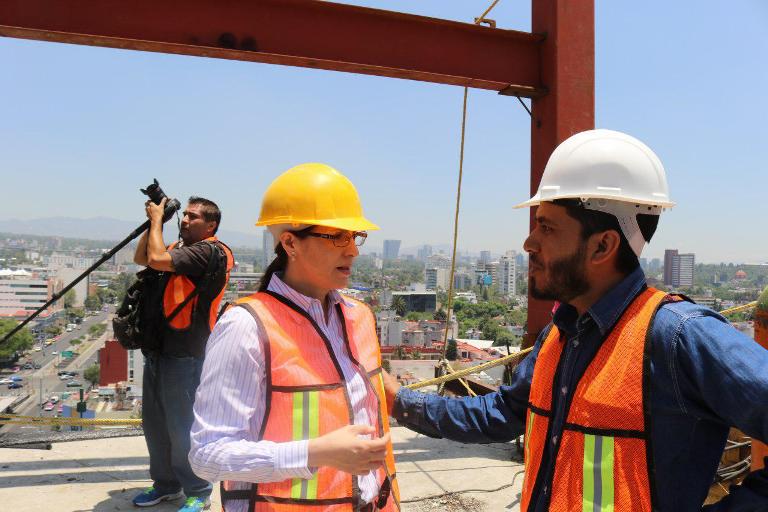 Inicia demolición de pisos excedentes en obra de Baja California 370
