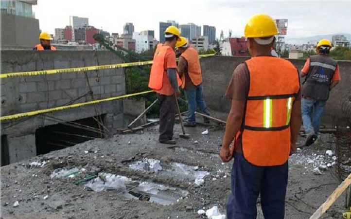 Llama gobierno de la CDMX a constructores a colaborar con la ciudad; realiza tercera demolición en obra irregular