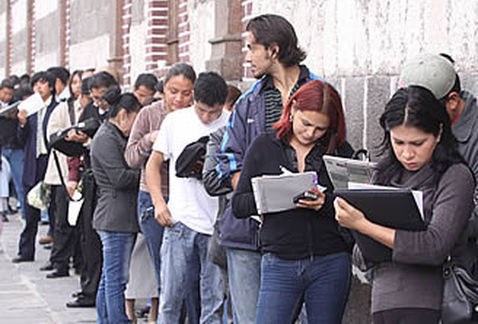 Crisis laboral continúa arrebatando el sustento de millones de familias ante inacción gubernamental: Zambrano