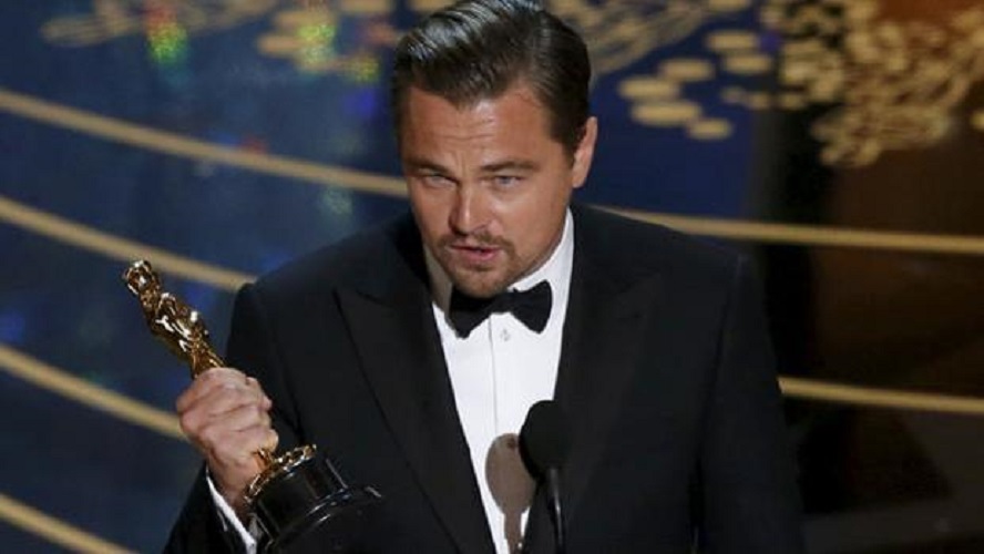 DiCaprio devuelve el Oscar de Marlon Brando por posible fraude