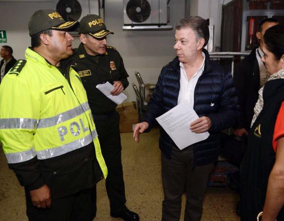 Santos ofrece recompensa para quien dé información sobre autores de atentado en Colombia