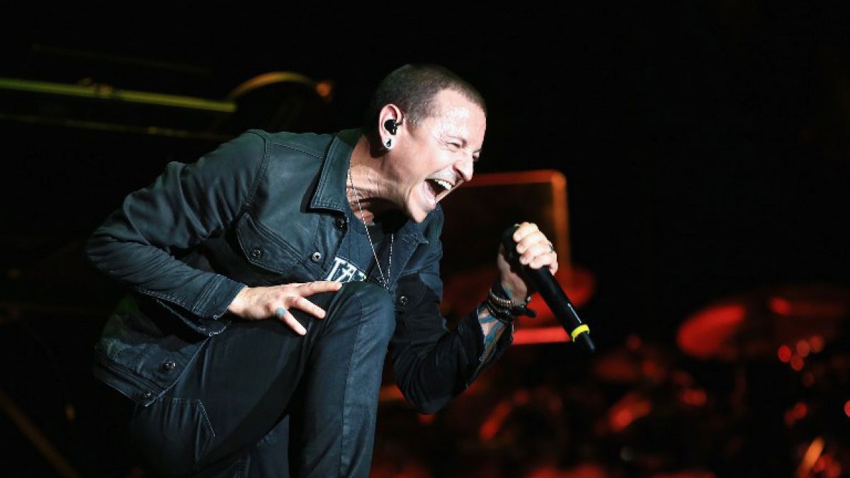 Se suicida vocalista del grupo Linkin Park, Chester Bennington