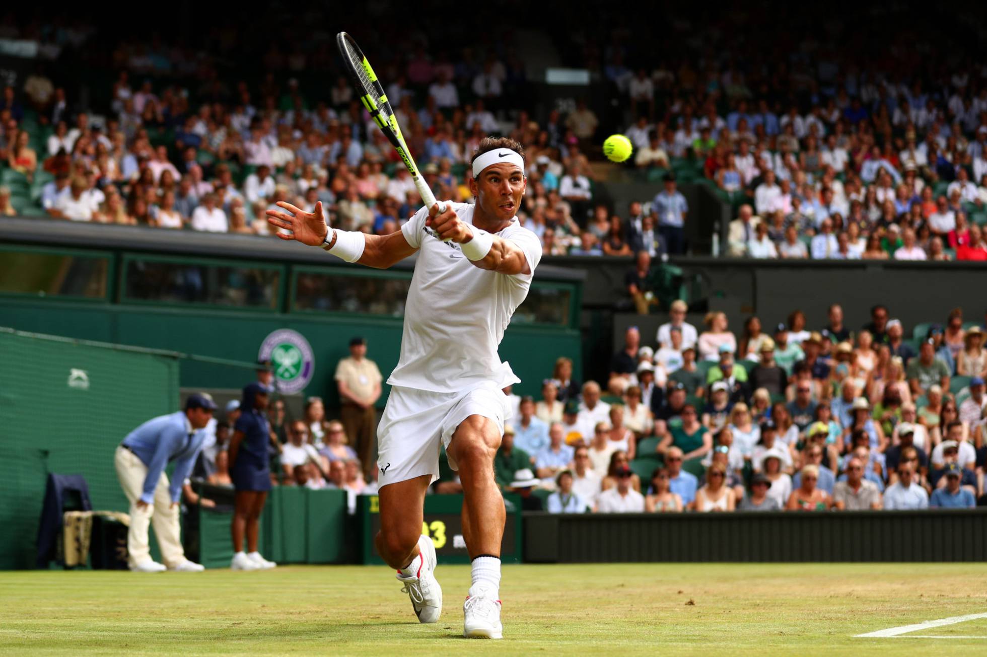 Avanzan en Wimbledon, Nadal y Murray