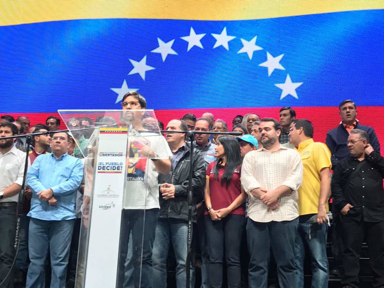 Oposición venezolana convoca a paro de 24 horas