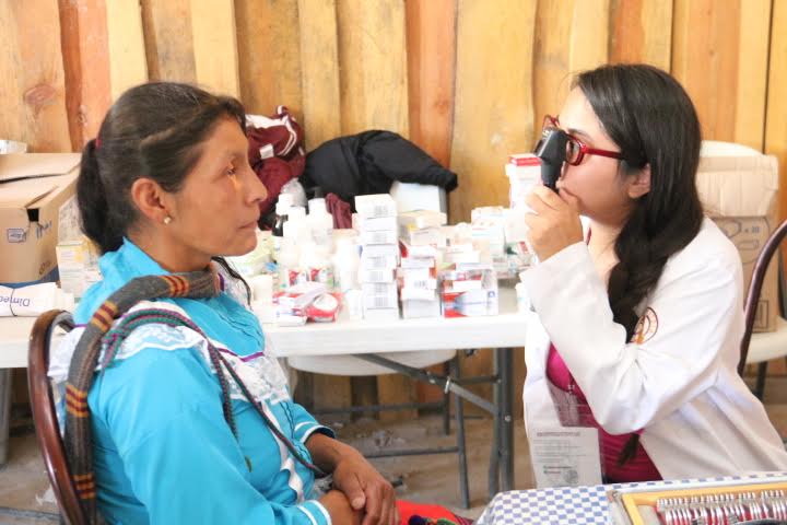 Brindan politécnicos atención sanitaria en Mezquital, Durango