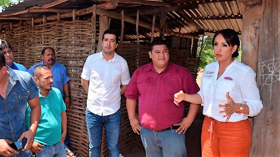 Arranca sustitución de aulas de “palitos” por salones dignos en Aquila, Michoacán