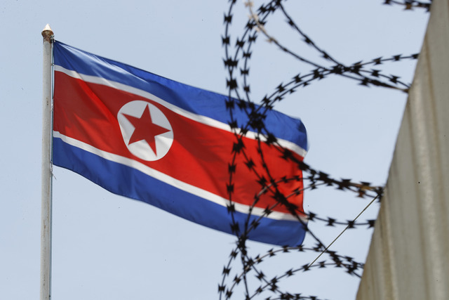 Corea del Norte lanza misil en inusual prueba nocturna