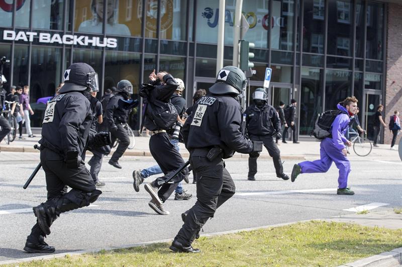 Disturbios contra la cumbre G20 dejan 111 heridos en Hamburgo