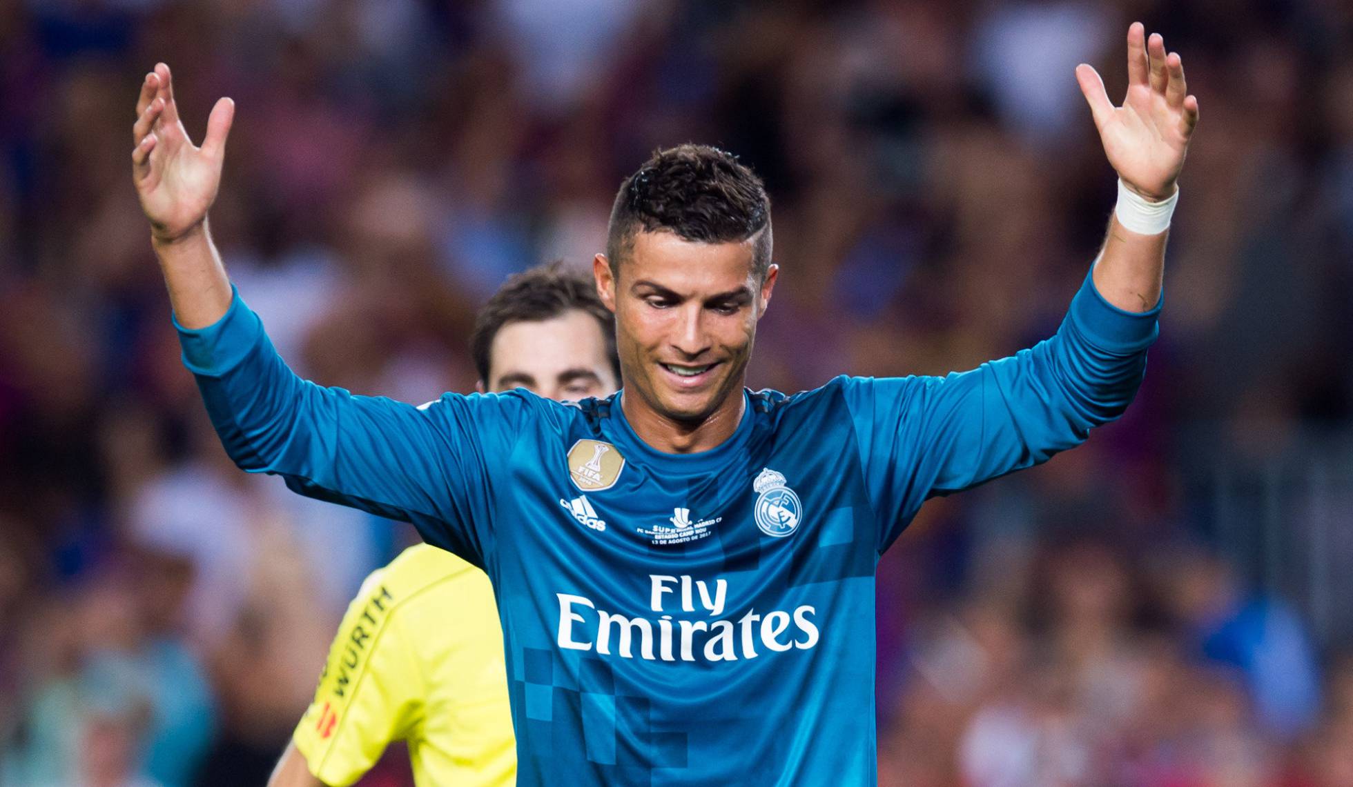 Suspenden 5 partidos a Cristiano Ronaldo por empujar a árbitro