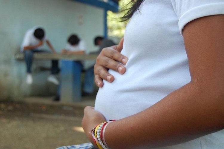 Embarazos en adolescentes genera desarrollo genital temprano