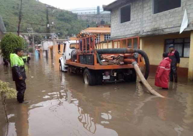Por lluvias, se desborda el Gran Canal; hay inundaciones en Ecatepec y Neza
