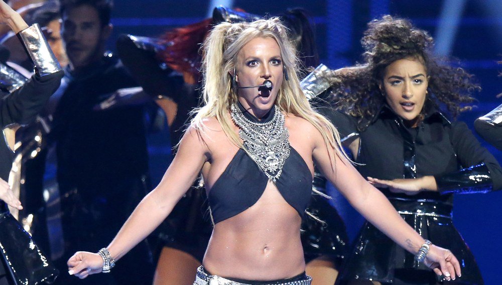 Sujeto irrumpe en concierto de Britney Spears