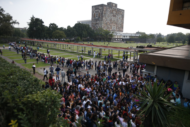 Tras error en resultados, UNAM acepta a más de 3 mil alumnos en bachillerato