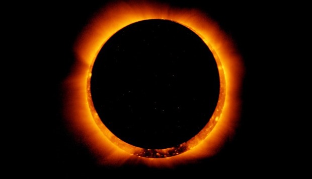 DIARIO EJECUTIVO: Un anillo de compromiso  en el eclipse