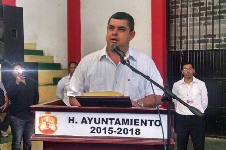 SENDERO POLÍTICO: Desafía alcalde de Múgica, Salvador Ruiz Ruiz a la CEDH, protegido por el diputado Pascual Sigala/ I/V