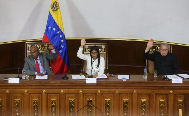 Constituyente venezolana asume competencias del Parlamento