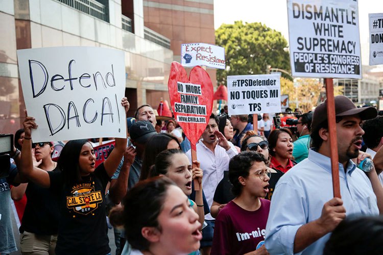 Universidad de California demanda al gobierno de Trump por eliminar DACA