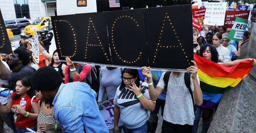 ECONOMÍA Y POLÍTICA: DACA: la moneda está en el aire