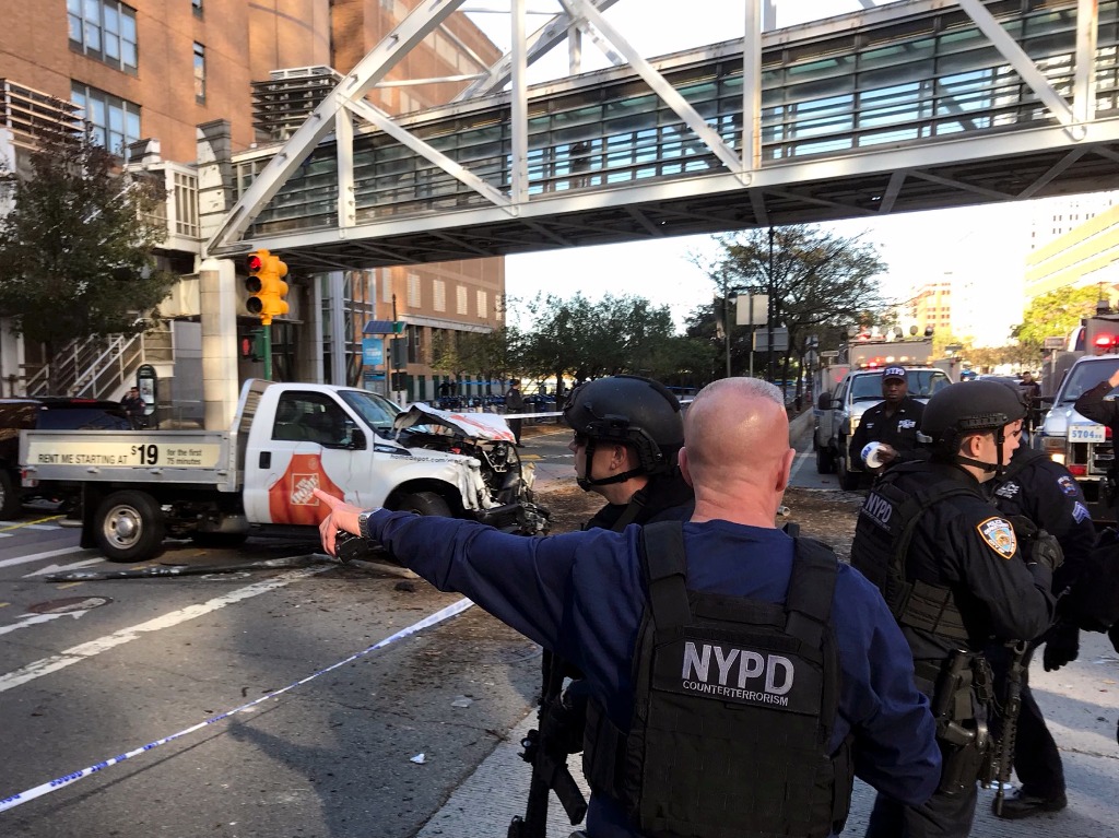 Hombre arrolla a peatones en Manhattan; hay al menos 6 muertos