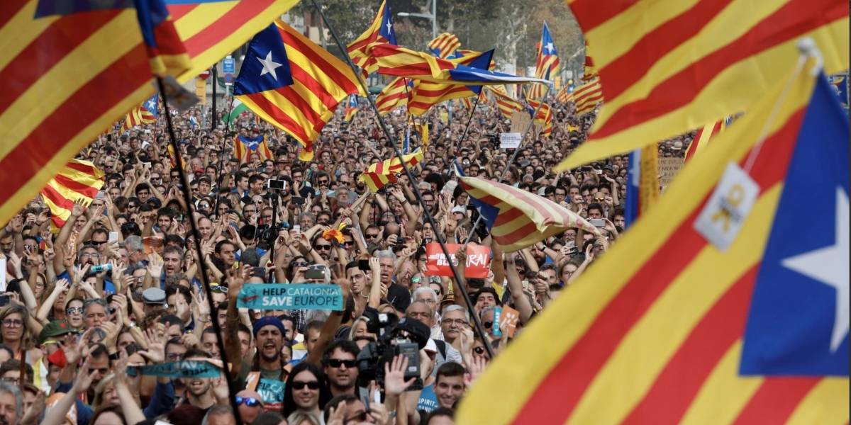 Tribunal español suspende declaración de independencia de Cataluña
