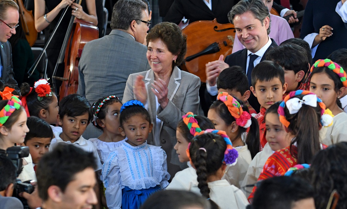 Presentan la Orquesta y Coro de Música Tradicional Mexicana, esencia del programa Cultura en tu escuela