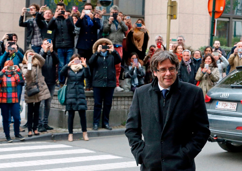 Tras entregarse a las autoridades belgas, Puigdemont queda en libertad condicional