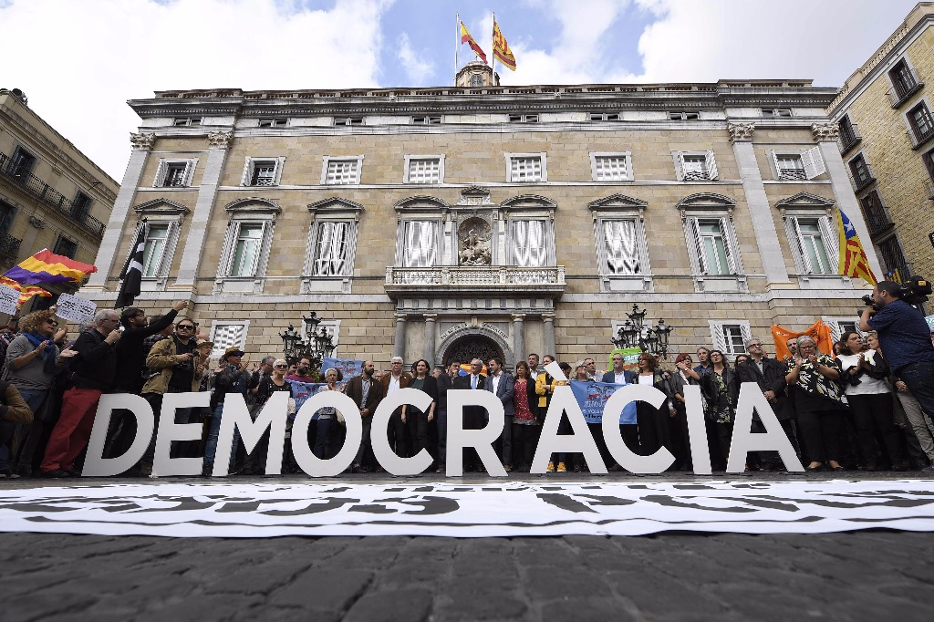 España anulan declaración de independencia de Cataluña