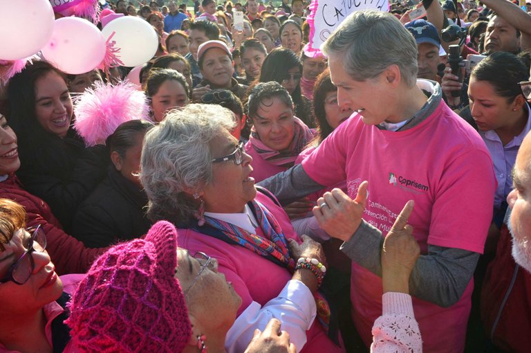 Reconoce Alfredo del Mazo a instituciones de salud por su lucha contra el cáncer de mama