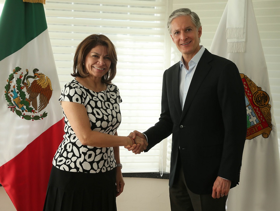 México tiene por delante más oportunidades que problemas: Laura Chinchilla