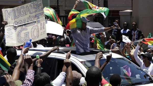Reaparece el mandatario de Zimbabue después del golpe militar de Estado