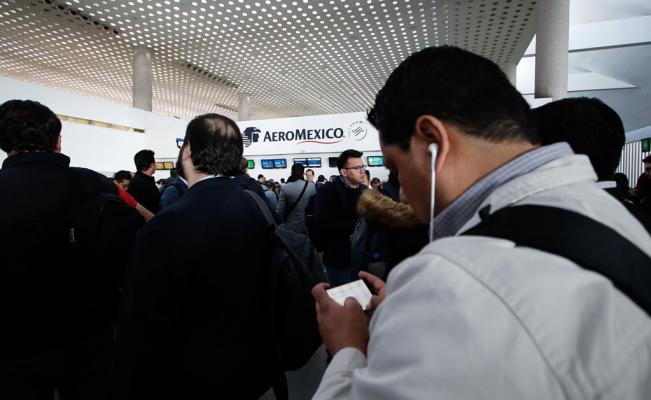 Aeroméxico logra acuerdo con pasajeros afectados por paro