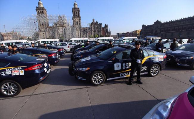CDMX estrena taxis y patrullas híbridas