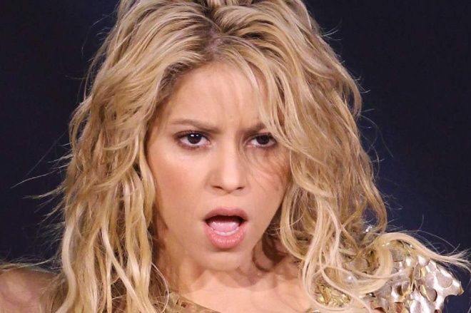 Shakira suspende gira por hemorragia en cuerdas vocales
