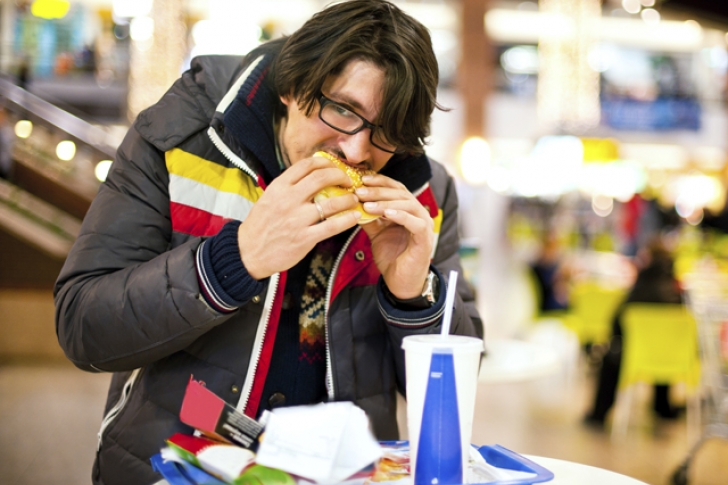 ¿Comer apurado es perjudicial para la salud?