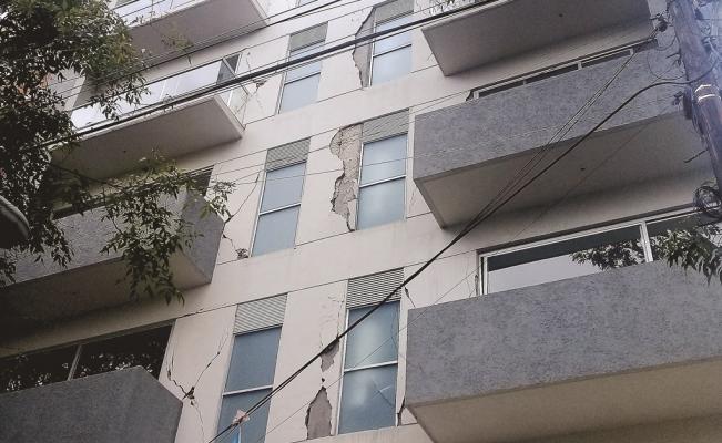 Detienen a dos por edificio dañado tras sismo del 19-S