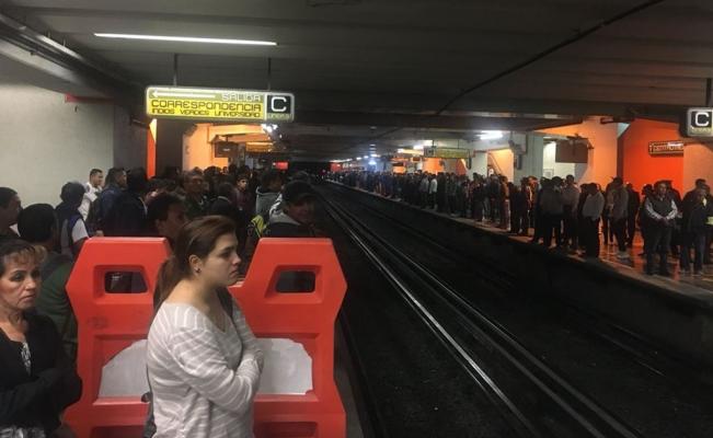 Falla en tren ocasiona retraso en Línea 9 del Metro; servicio se normaliza una hora después