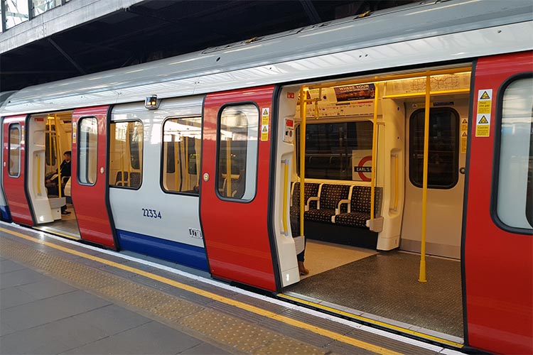 Rumores provocan pánico en metro londinense