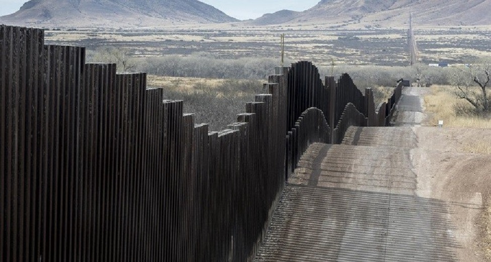 EN REDONDO: Un muro que ofende