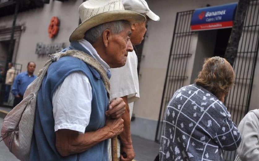 Proponen reducir edad para que adultos mayores reciban su pensión no contributiva por parte del Estado