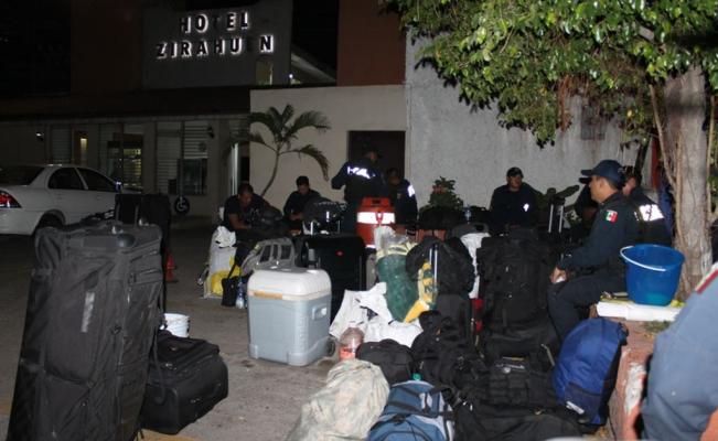 Por no pagar, policías federales son desalojados de un hotel en Michoacán