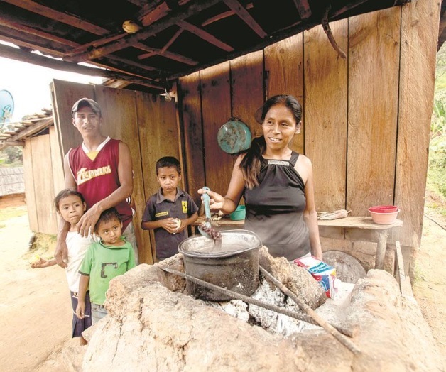 El 41.8% de los mexicanos no pueden comprar una canasta básica de alimentos: Coneval