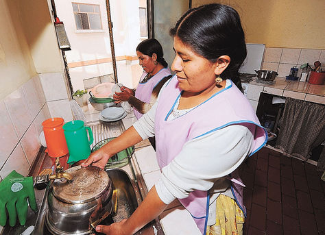 Aprueban senadores derechos laborales para trabajadoras del hogar