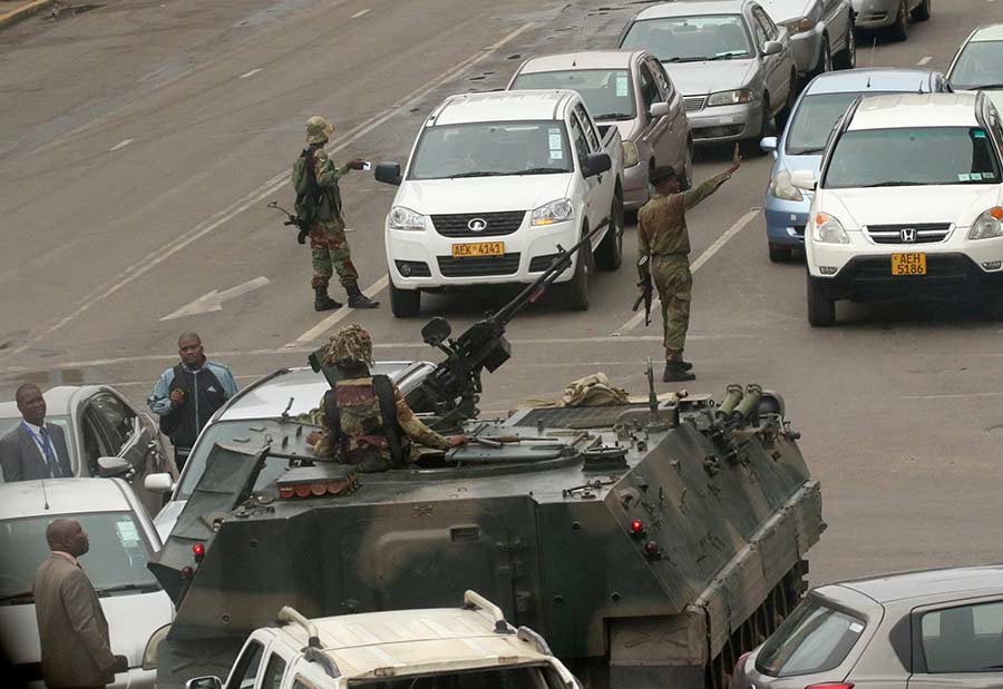 Ejército de Zimbabue toma el poder