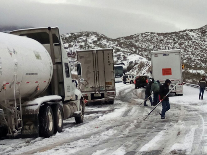 Por nevada, cierran carreteras en Coahuila; en Chihuahua suspenden clases