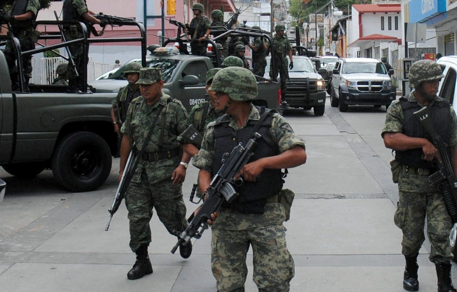 EN REDONDO: Militares en México